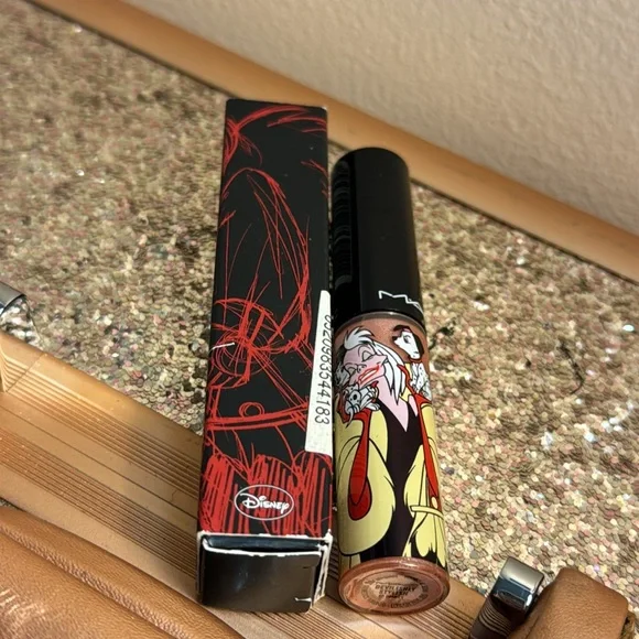 MAC COSMETICS DISNEY VENOMOUS VILLAINS CRUELLA Lipglass Lipgloss NEW